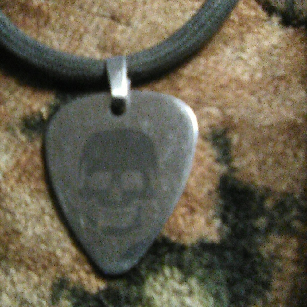 Skull choker